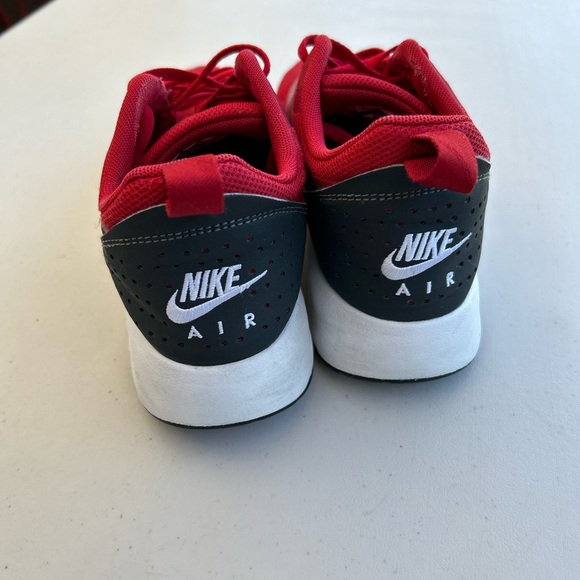 Nike Air Max Tavas, Red and Black - Picture 2 of 6